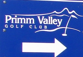 Road sign showing the last directions to the course