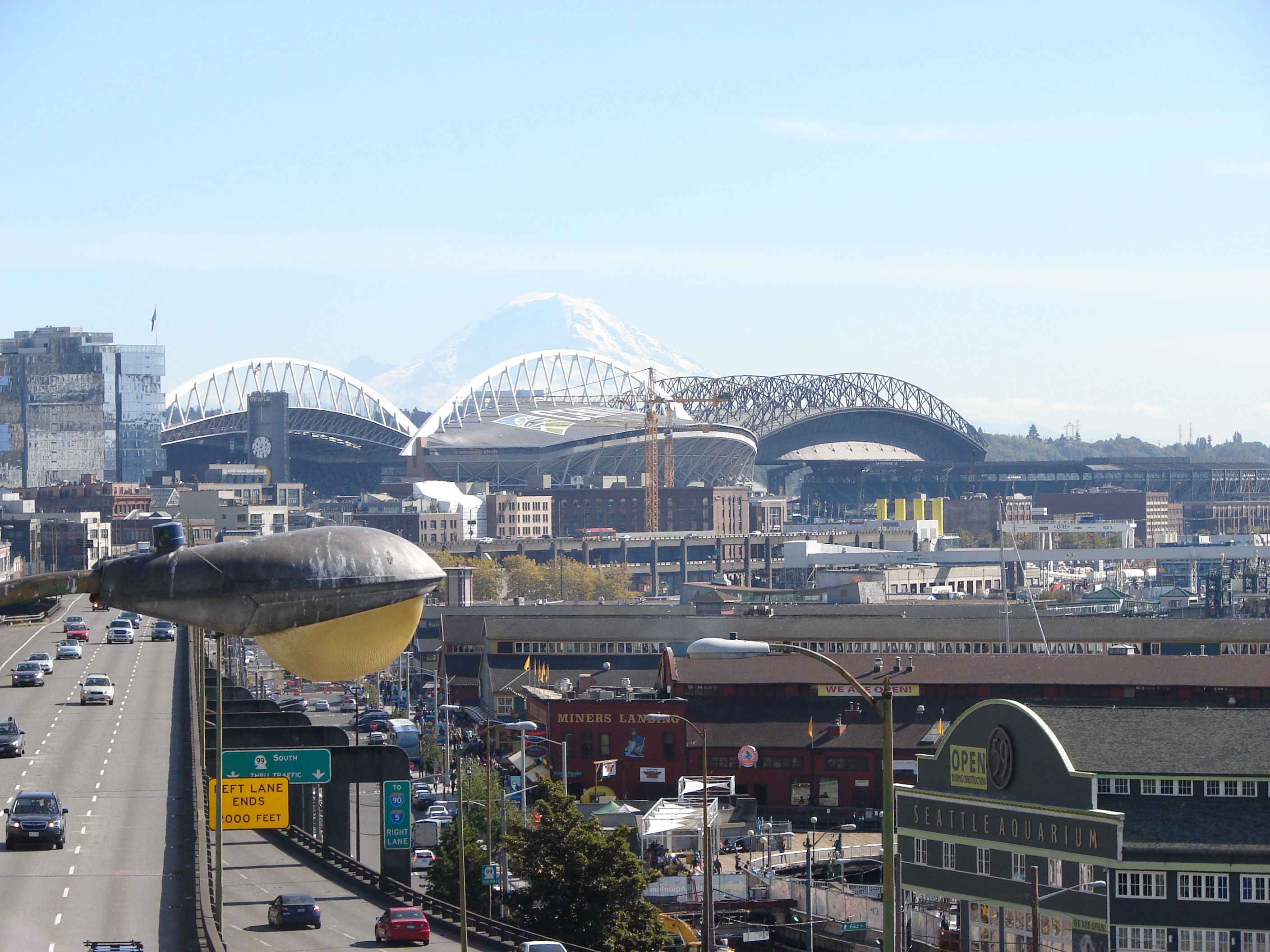 Photo of the Seattle skyline with Mount Ranier in the background